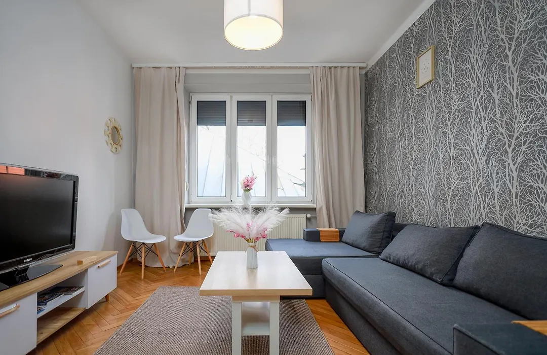 Spacious 3Rooms Old Town Apartment-1