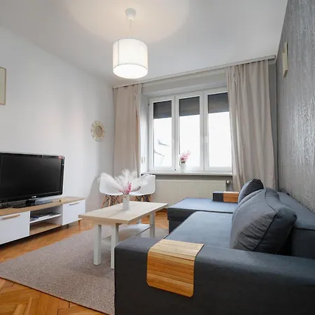 Spacious 3Rooms Old Town Apartment-2